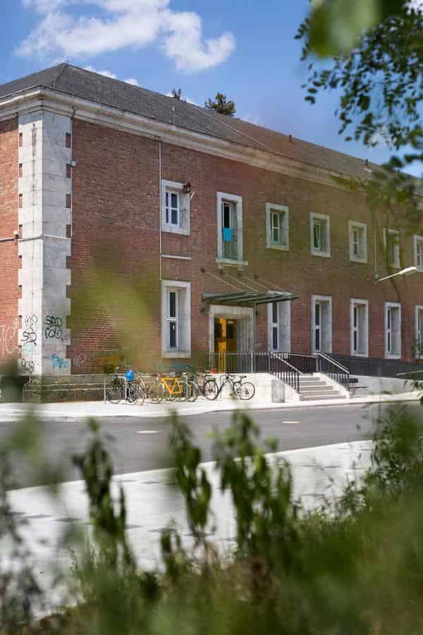 Z-Bau, Haupteingang
